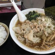 小ライスは50円で追加できます。