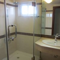 洗面台とドア付シャワールーム