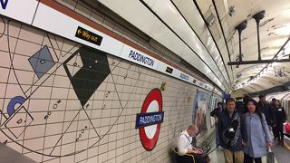 ヒースローエクスプレスなどで到着後もすぐにメトロに乗り換えられて便利!