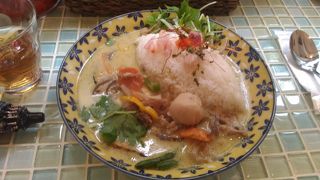 グリーンカレーと牛すじカレー