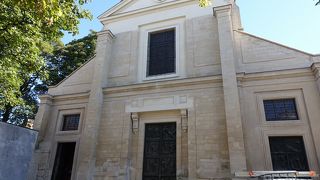 モンマルトルの歴史ある教会