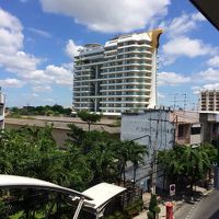 BTSバンチャック駅からホテルを望む