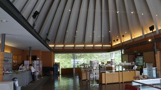 館内は広いし、ゆったり。立派な施設です。