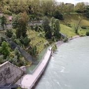 クマ園が見える橋