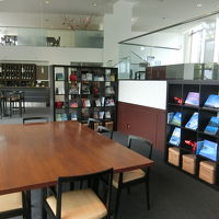 「Books&Cafe」セルフサービスの無料のコーヒーあり。