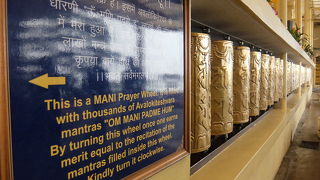 ダライ・ラマ法主公邸とチベット寺院