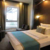 机と椅子とソファがありました．…意外と結構色々ありましたね…