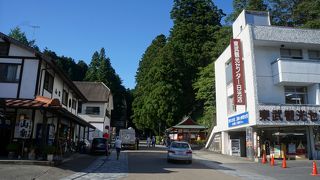 さびれた感のある参道です