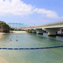 ビーチの中をバイパスが２本通っているって、凄いでしょう？