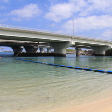こんなビーチ見たこと無い