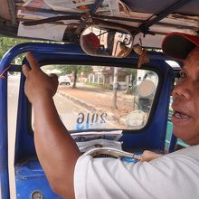 運転しながらいろいろ説明してくれる