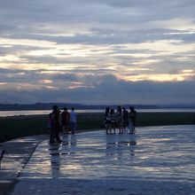 ぶらぶら歩きをする人たちも多かった