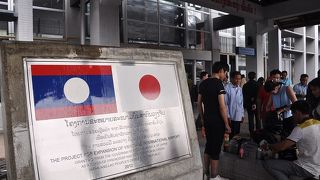 日本と共同で拡張工事中。市内までのタクシーは公式以外が安かった