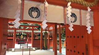 厳か。非常に好きです。