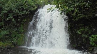 静寂の中で（雨霧の滝）
