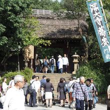 深大寺の門前にあります。