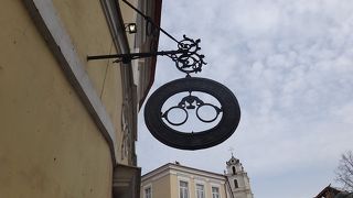 ヴィリニュス旧市街のドミニコヌ通り