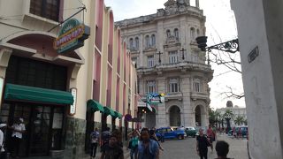 混雑してます 床滑るのでご注意を