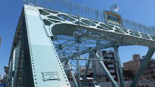 ごついトラスが魅力的