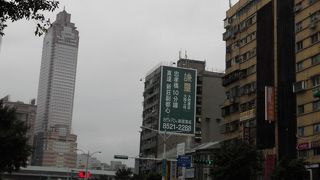 高架道路のある主要幹線道路