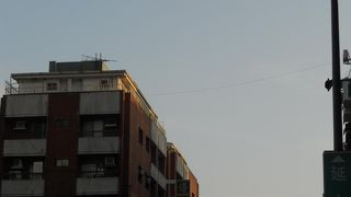 大型百貨店も多いショッピングのメインストリート