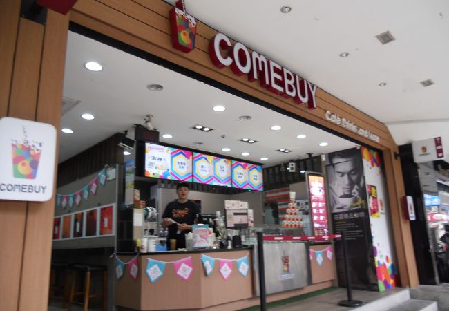 日本にも出店しているタピオカミルクティーのお店です