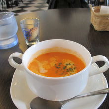 スープセットは、スープ・飲み物・ミニアイスで700円