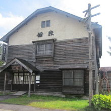 ロケセットの一例（今回は施錠されていて中の見学不可でした）