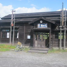”明日萌駅”の外観