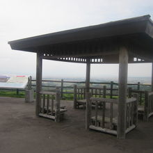 峠の四阿の様子