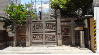 愛珠幼稚園の前