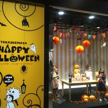 ２階の入り口にはハロウィンのディスプレイ