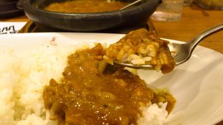 Small restaurant where you can enjoy slowly braised curry