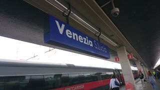 2番線付近にインフォメーション