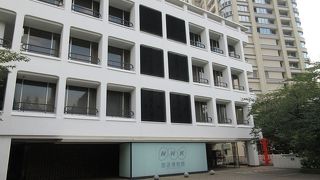 愛宕の山へはグリーンヒルズ横のエレベーター利用が便利です。