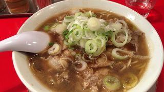 黒くて濃いスープ