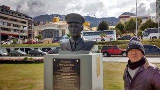 海岸通りにあり、銅像等がたくさん