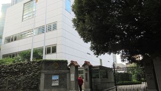 今はカタルーニャの件で話題の国の大使館。