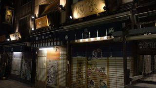 シャッターに描かれた浮世絵が素晴らしい