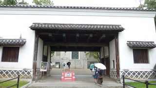 天王寺公園にある貴重な門です！