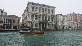 カナル・グランデ沿いに建つ美しい建物です！