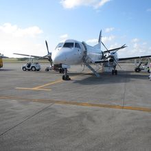 39人乗りの飛行機までは歩きです