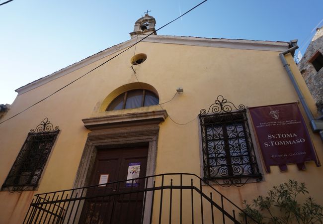 【ロヴィニ】旧市街、モンテ通りの教会