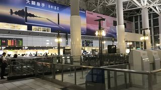 施設は充実しており地下鉄への乗換も簡単