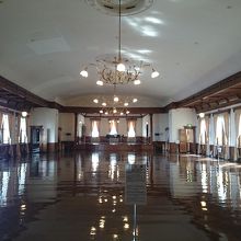 豪華な大広間です。ここからのテラスからの眺めが最高♪