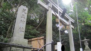 江島神社の東側にある神社