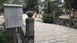 四柱神社の入口付近にある橋