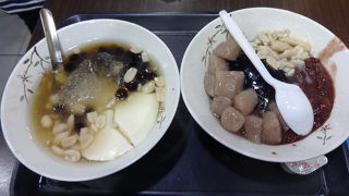 寧夏夜市の外れの老舗の豆花の店