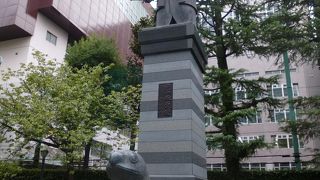 何度見ても不思議な像です