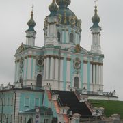 ロシア皇帝エリザベータの記念として建てられました。